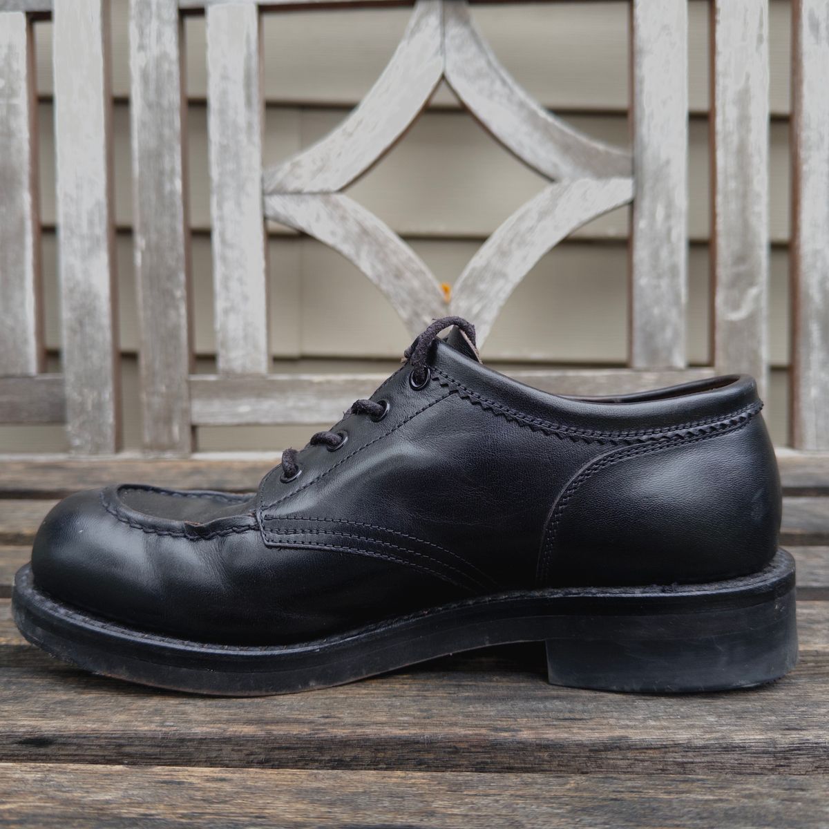 Photo by clausality on November 2, 2025 of the Rolling Dub Trio Coupen Low Moc in Black Horse Front #1020.