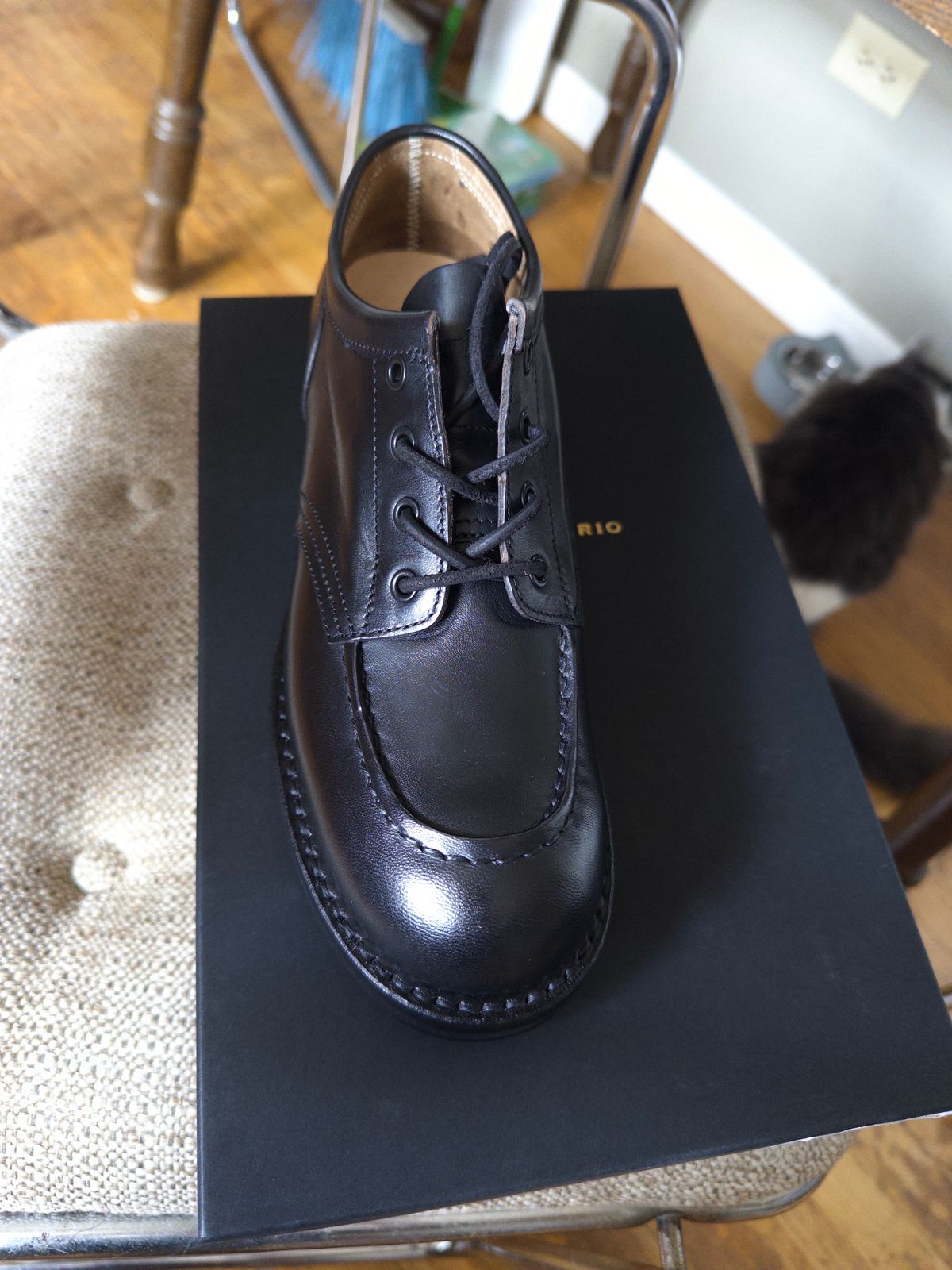 Photo by clausality on August 26, 2025 of the Rolling Dub Trio Coupen Low Moc in Black Horse Front #1020.