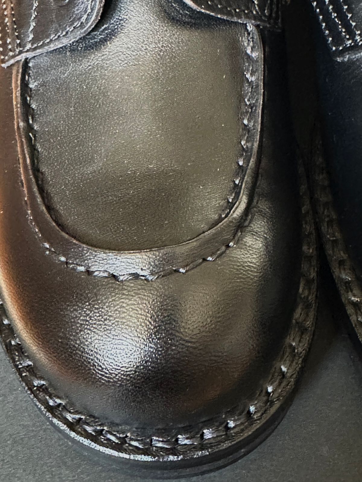 Photo by clausality on August 26, 2025 of the Rolling Dub Trio Coupen Low Moc in Black Horse Front #1020.