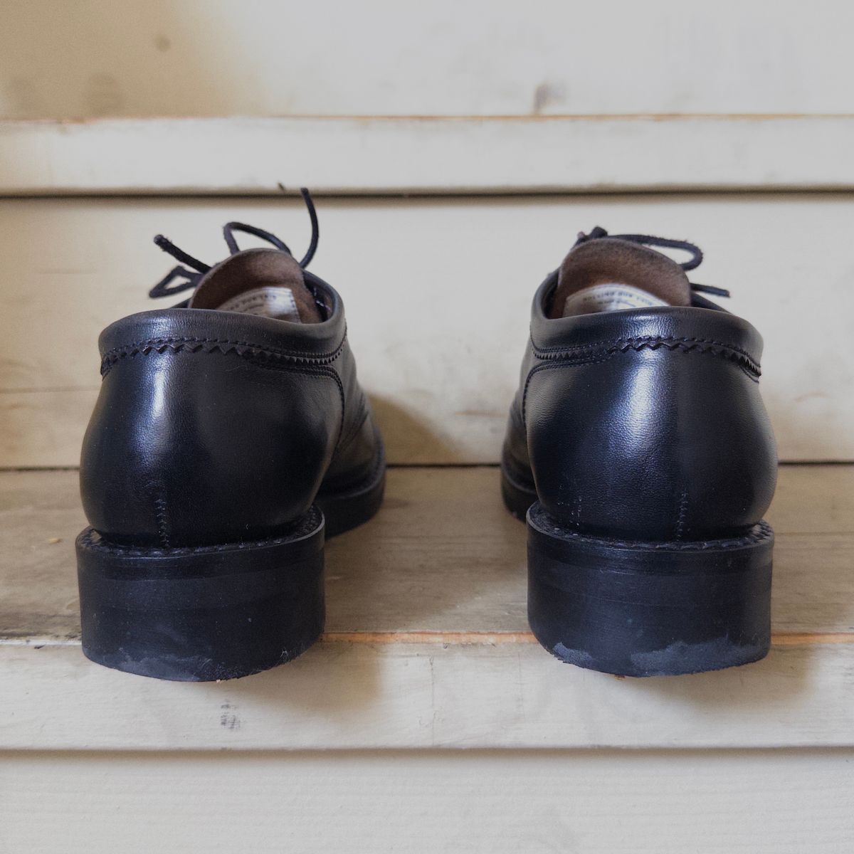 Photo by clausality on December 2, 2025 of the Rolling Dub Trio Coupen Low Moc in Black Horse Front #1020.