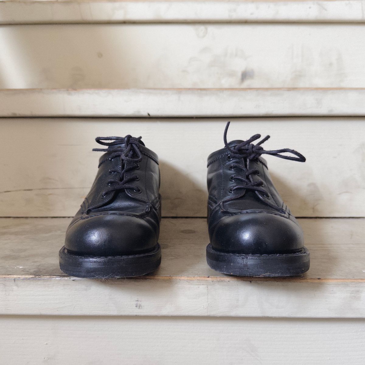 Photo by clausality on December 2, 2025 of the Rolling Dub Trio Coupen Low Moc in Black Horse Front #1020.