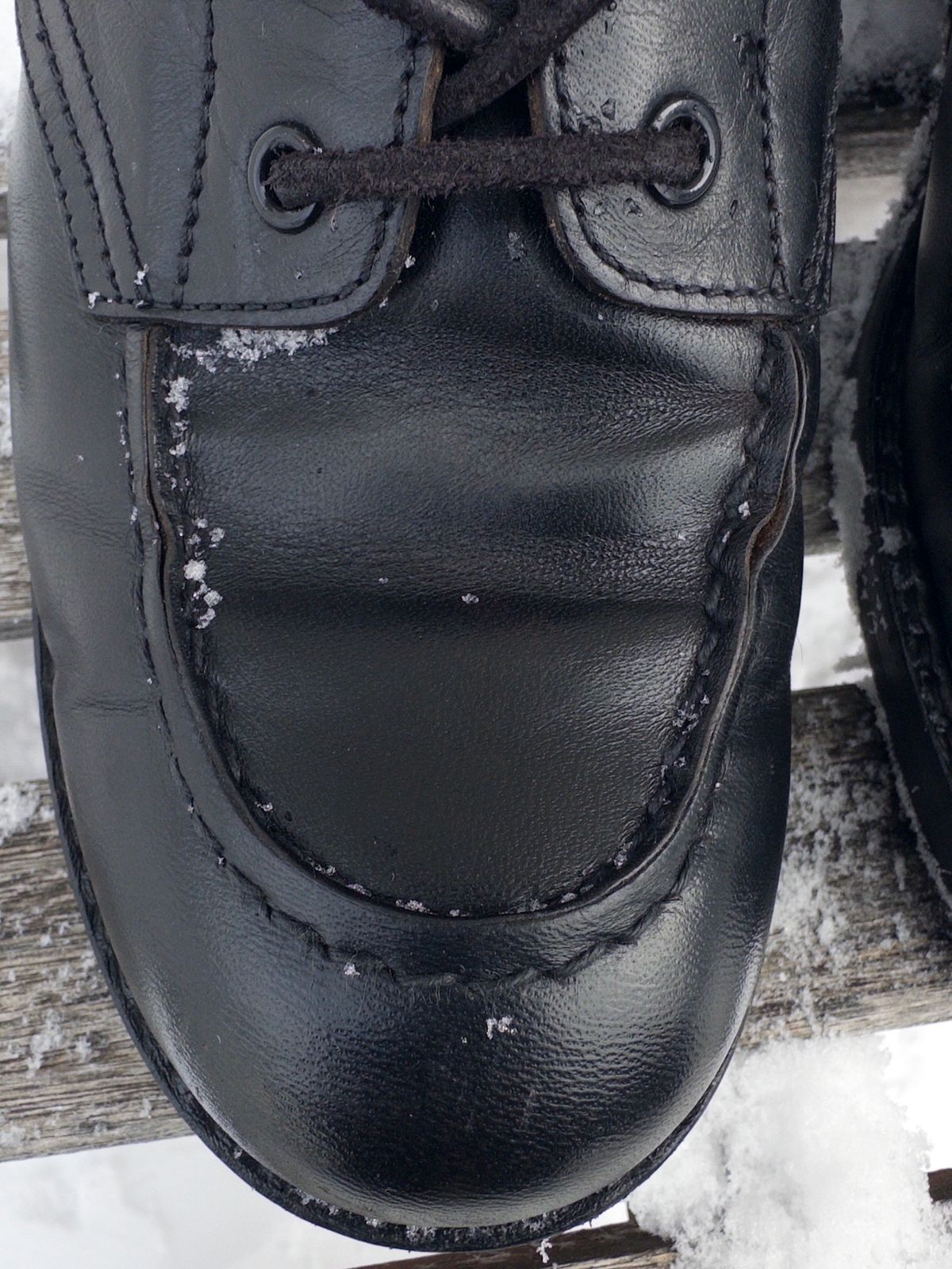 Photo by clausality on December 2, 2025 of the Rolling Dub Trio Coupen Low Moc in Black Horse Front #1020.