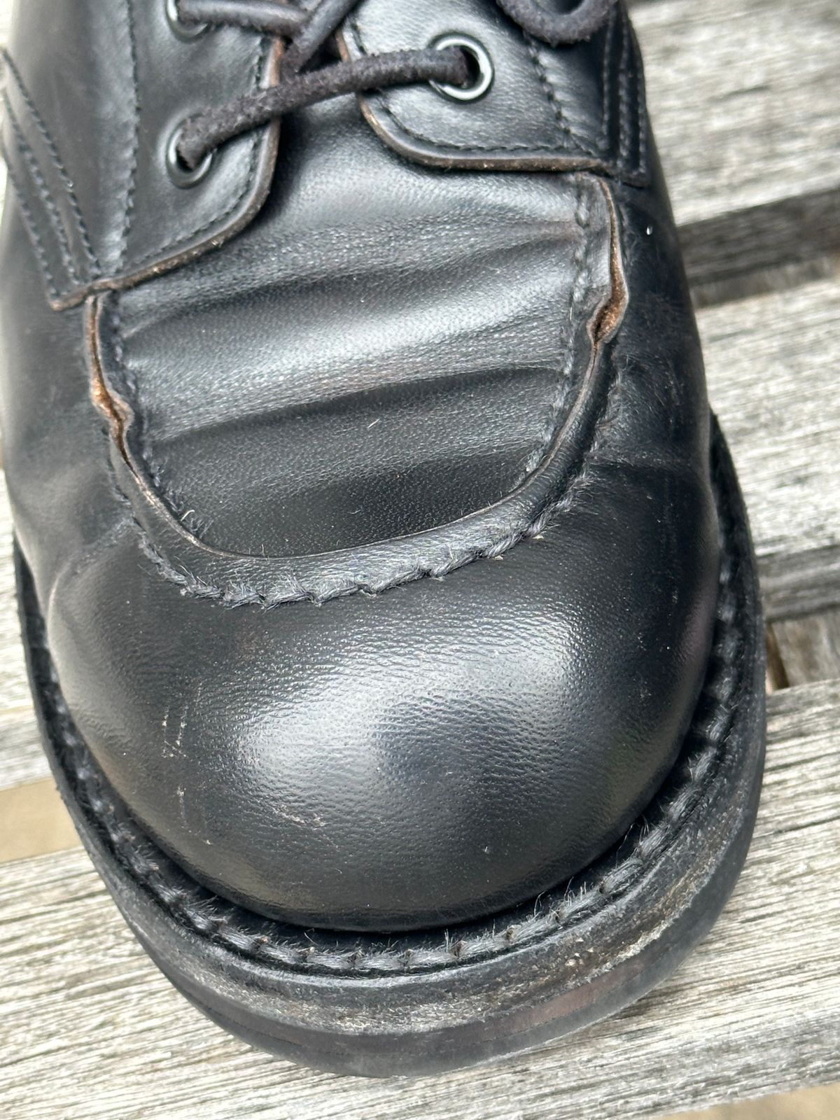 Photo by clausality on January 3, 2026 of the Rolling Dub Trio Coupen Low Moc in Black Horse Front #1020.