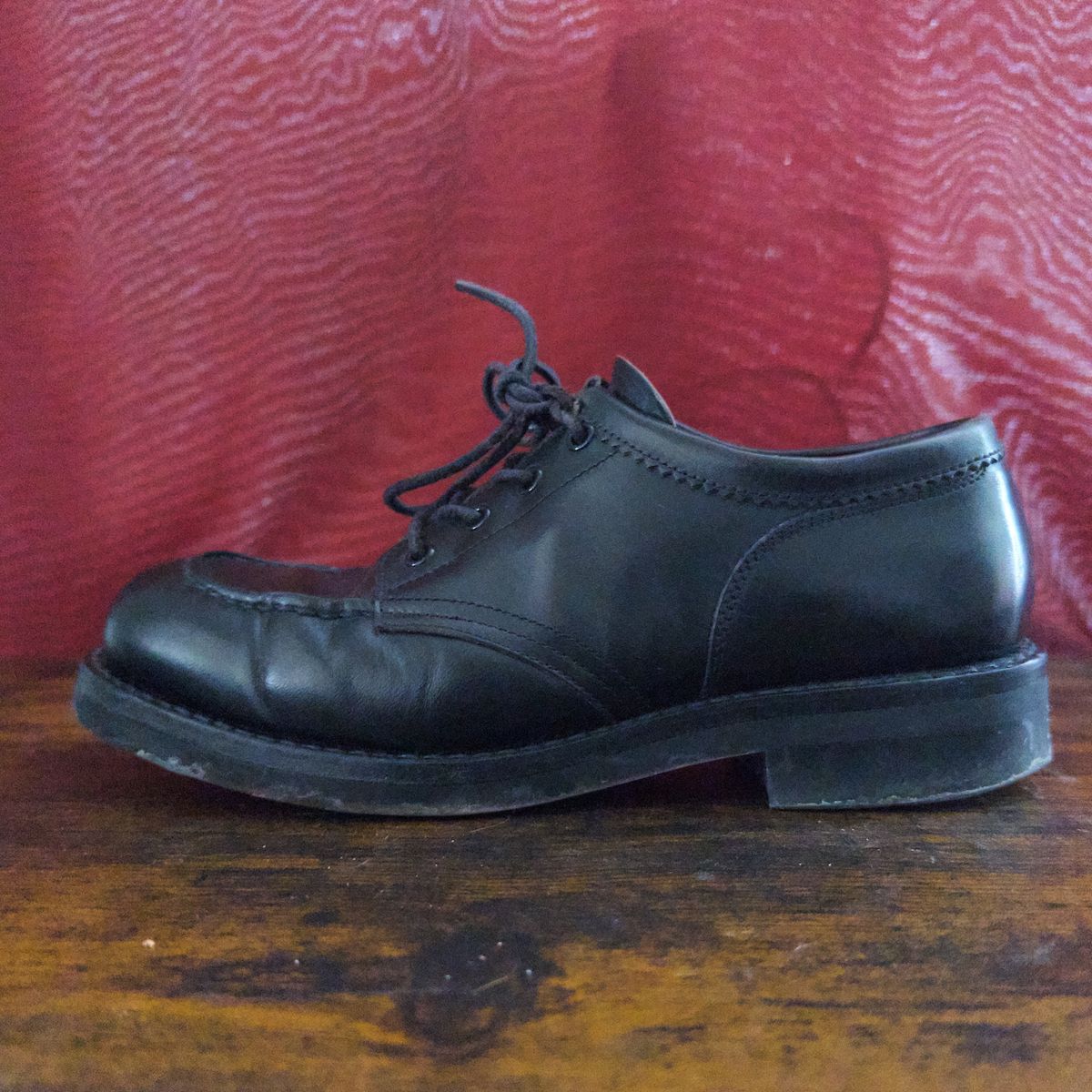 Photo by clausality on February 2, 2026 of the Rolling Dub Trio Coupen Low Moc in Black Horse Front #1020.