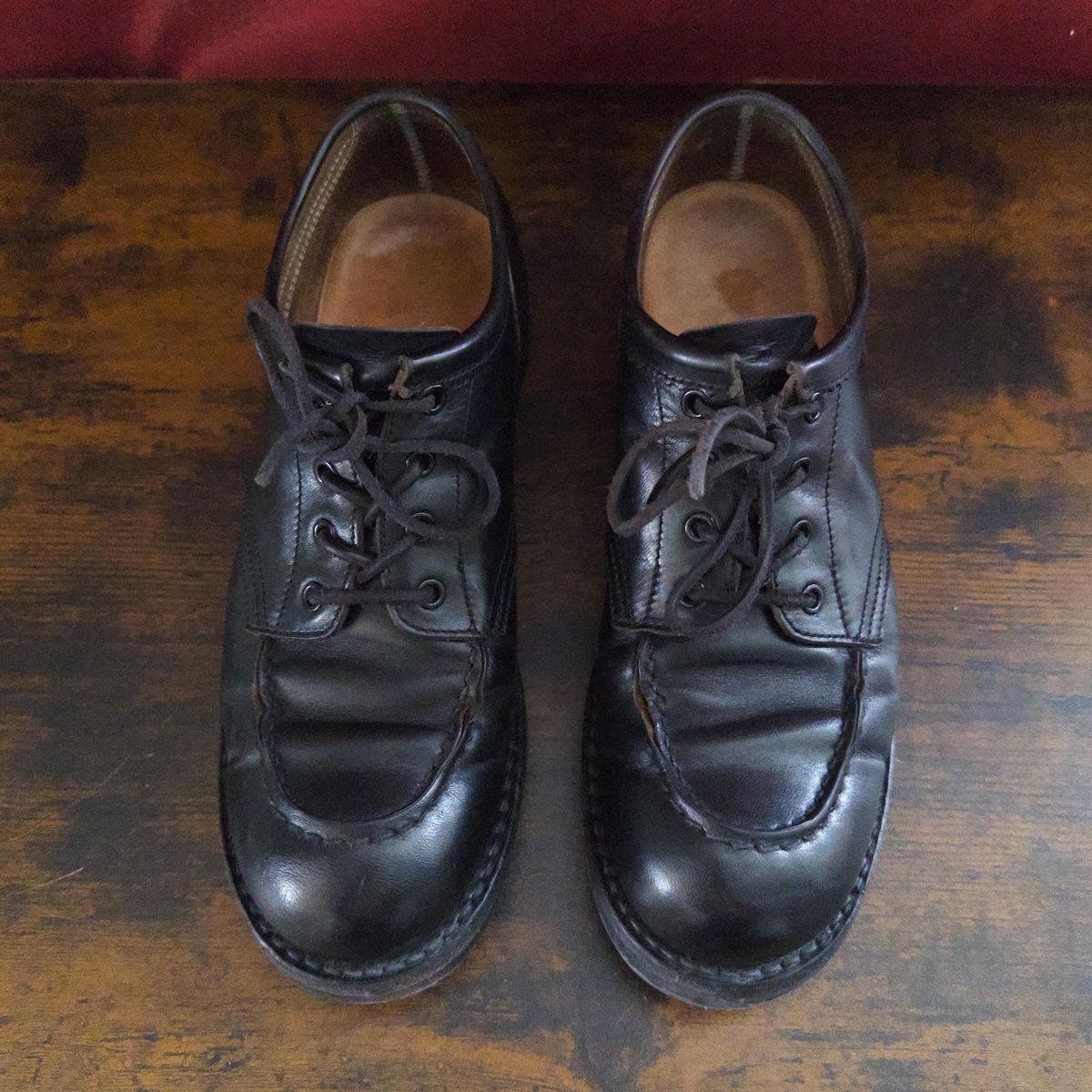 Photo by clausality on February 2, 2026 of the Rolling Dub Trio Coupen Low Moc in Black Horse Front #1020.