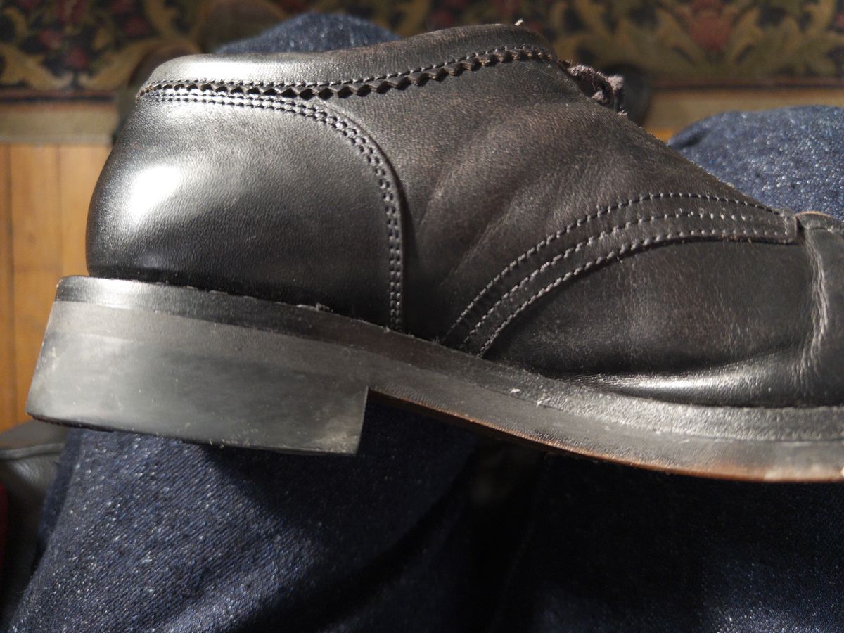 Photo by clausality on February 5, 2026 of the Rolling Dub Trio Coupen Low Moc in Black Horse Front #1020.