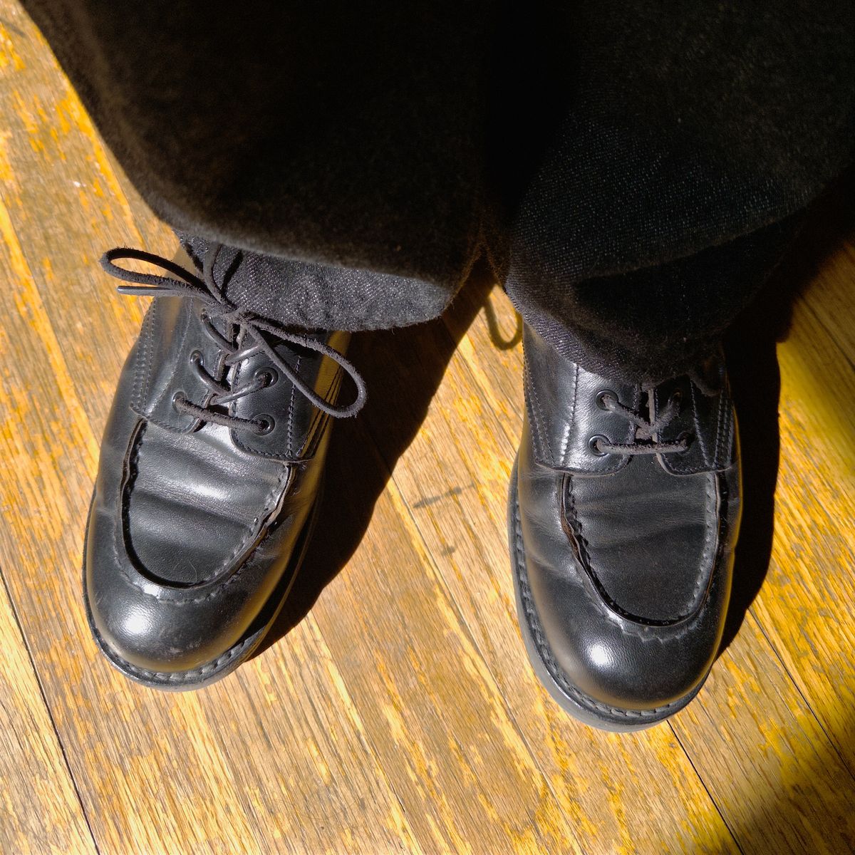 Photo by clausality on February 27, 2026 of the Rolling Dub Trio Coupen Low Moc in Black Horse Front #1020.