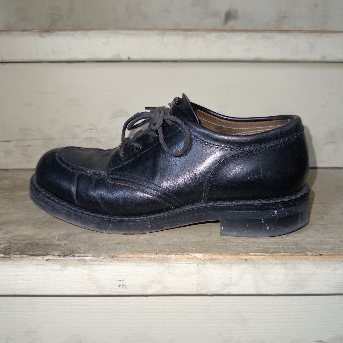 Photo by clausality on March 3, 2026 of the Rolling Dub Trio Coupen Low Moc in Black Horse Front #1020.