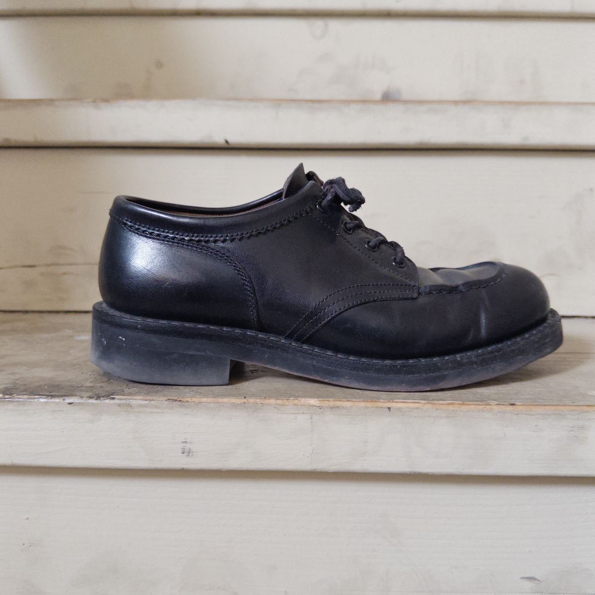 Photo by clausality on March 3, 2026 of the Rolling Dub Trio Coupen Low Moc in Black Horse Front #1020.