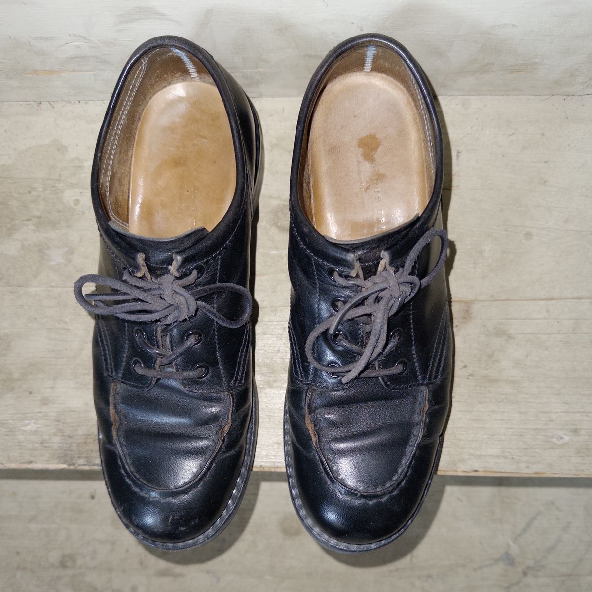 Photo by clausality on March 3, 2026 of the Rolling Dub Trio Coupen Low Moc in Black Horse Front #1020.