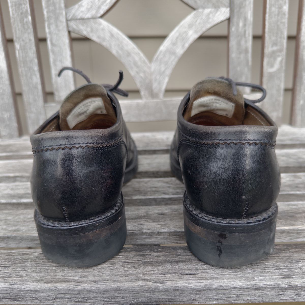 Photo by clausality on April 2, 2026 of the Rolling Dub Trio Coupen Low Moc in Black Horse Front #1020.