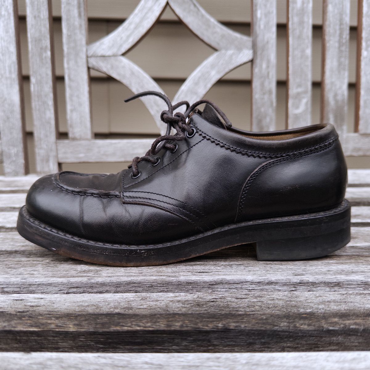 Photo by clausality on April 2, 2026 of the Rolling Dub Trio Coupen Low Moc in Black Horse Front #1020.