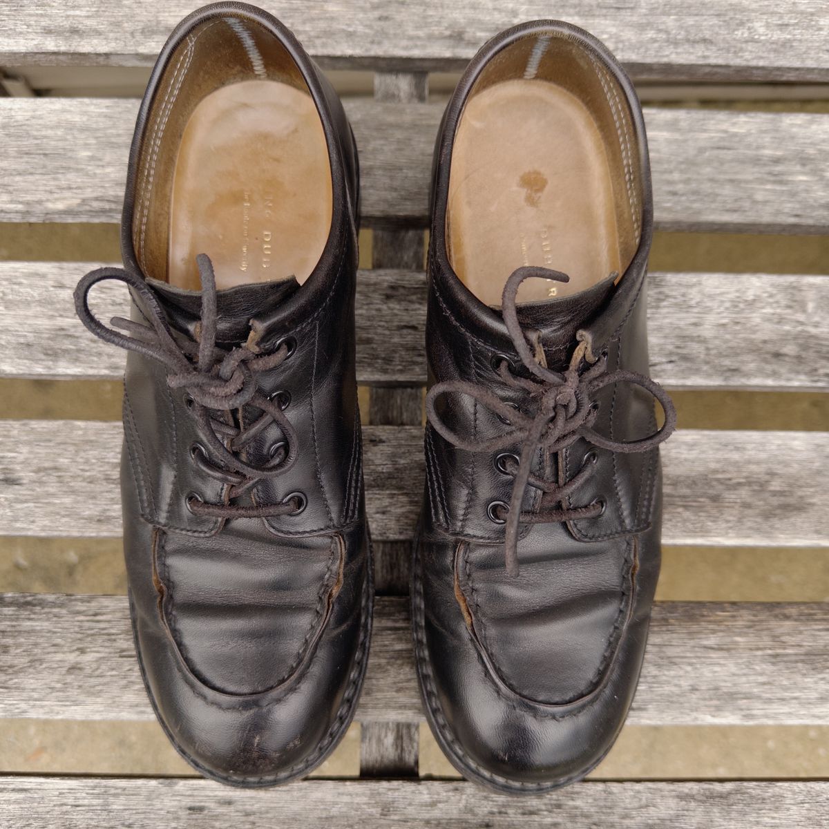 Photo by clausality on April 2, 2026 of the Rolling Dub Trio Coupen Low Moc in Black Horse Front #1020.