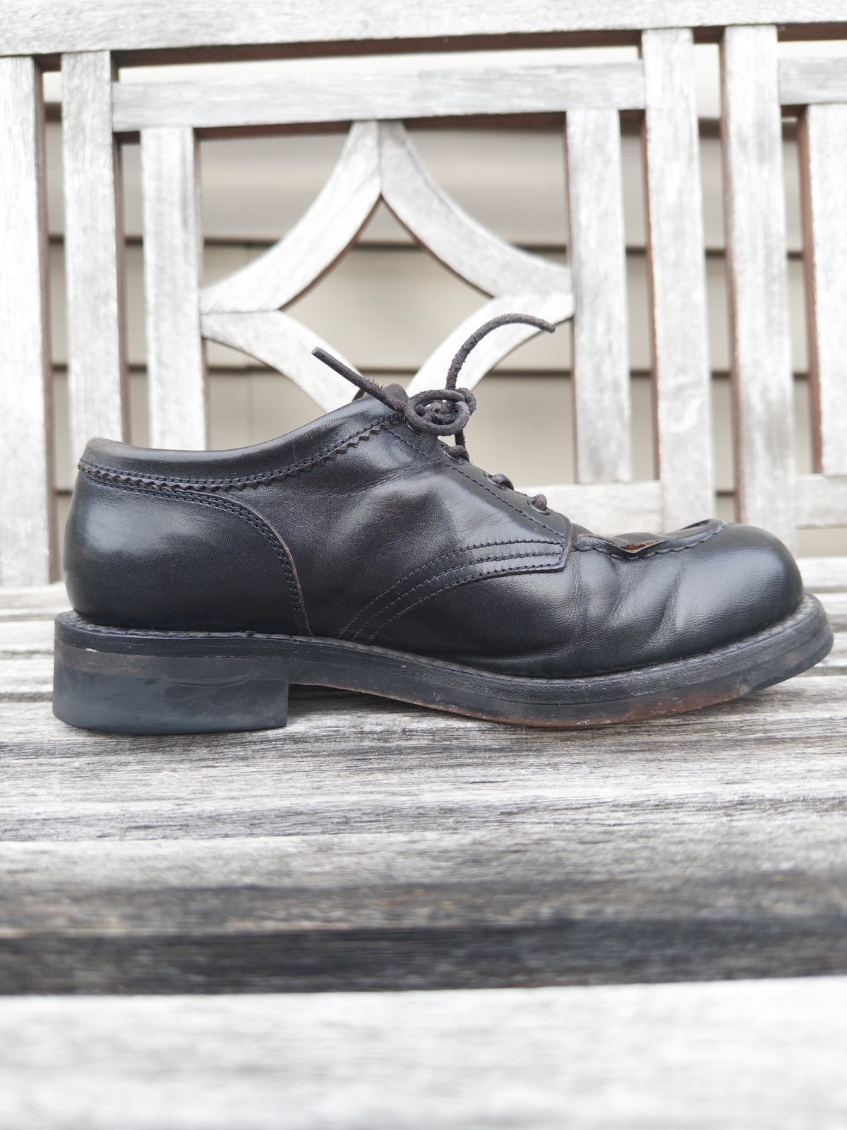 Photo by clausality on April 2, 2026 of the Rolling Dub Trio Coupen Low Moc in Black Horse Front #1020.