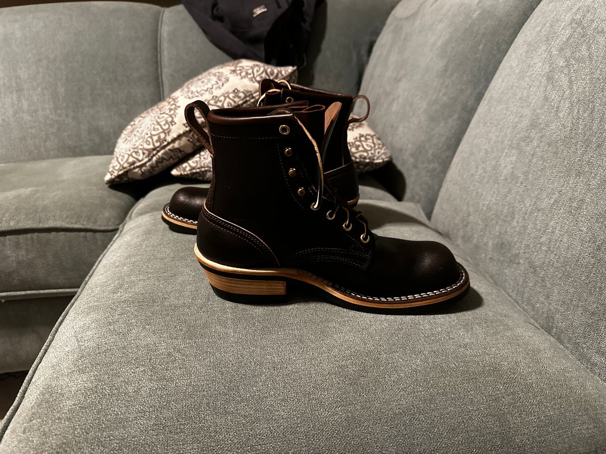 Photo by Moloch on September 11, 2025 of the Nicks Robert in Horween Brown Waxed Flesh.