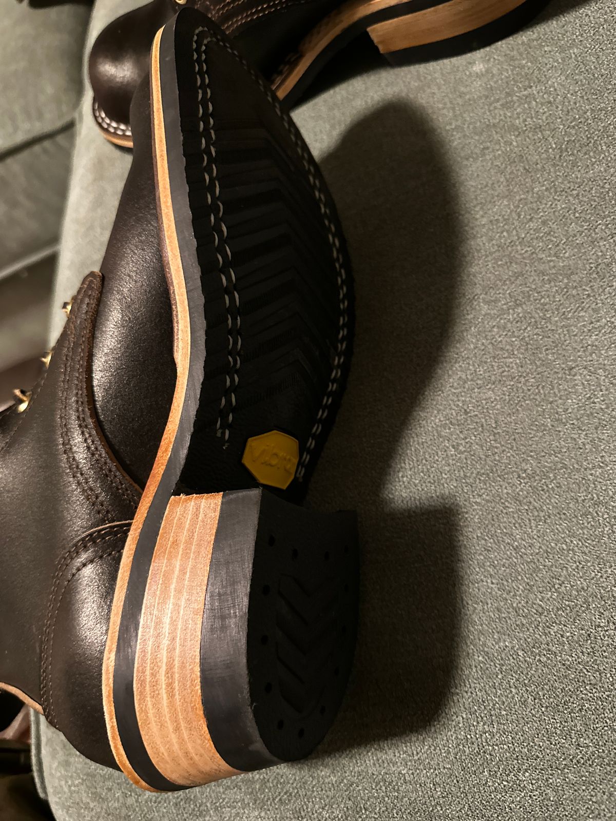 Photo by Moloch on September 11, 2025 of the Nicks Robert in Horween Brown Waxed Flesh.