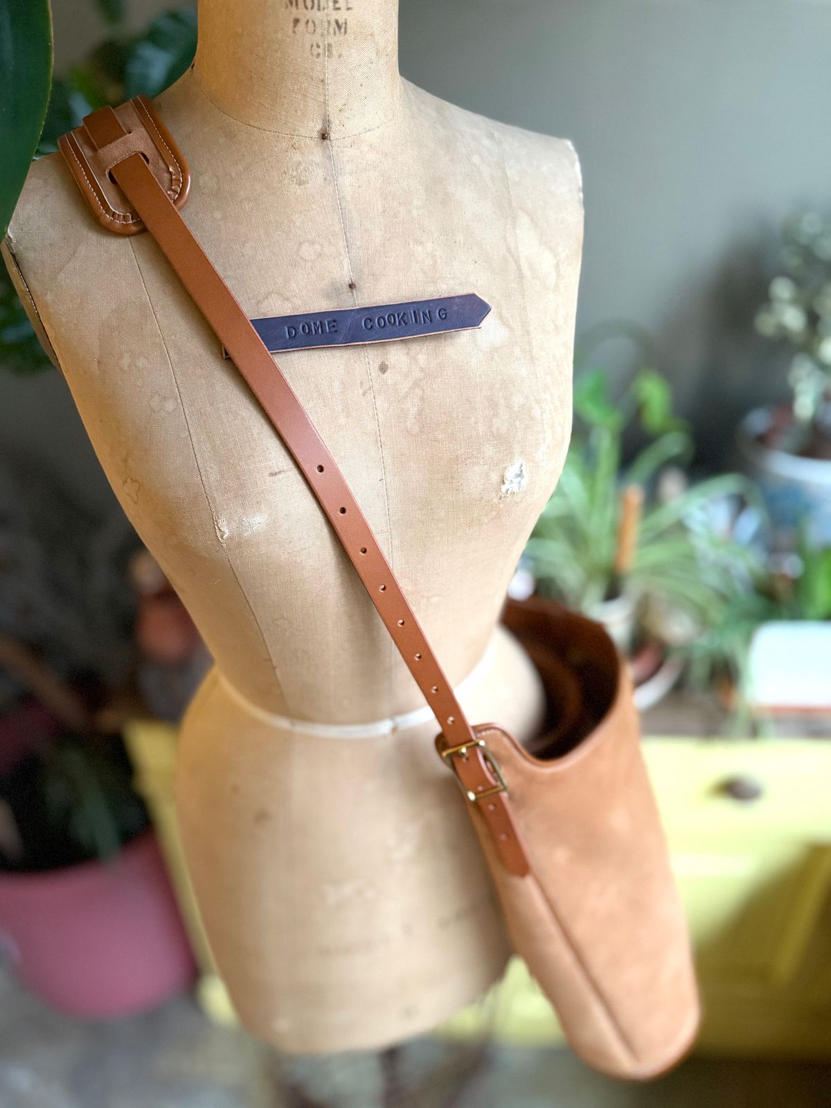 Photo by Dear_suzie on November 5, 2025 of the Dear Suzie Bucket Tote in Suede Tan.