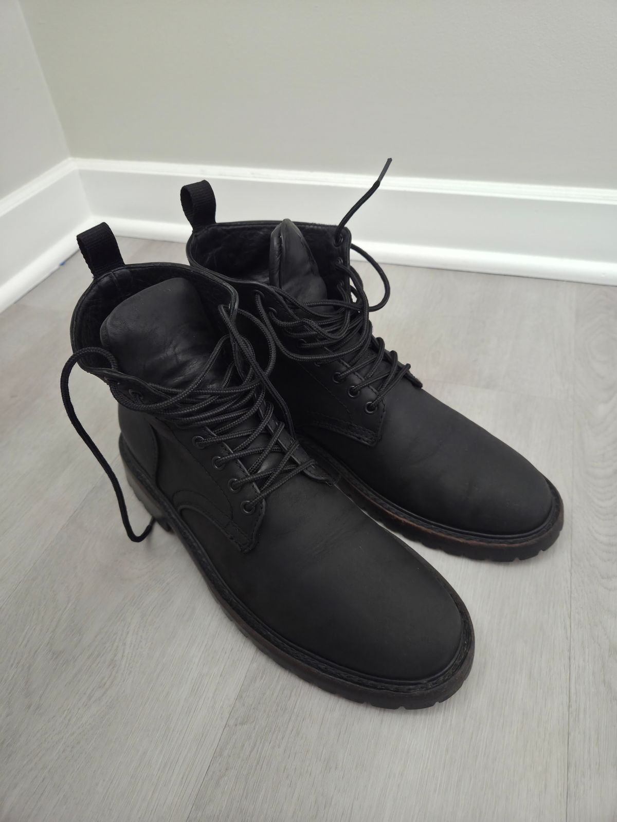 Photo by herculance on November 4, 2025 of the Thursday Thursday / Hero in Black Matte Rugged & Resilient.