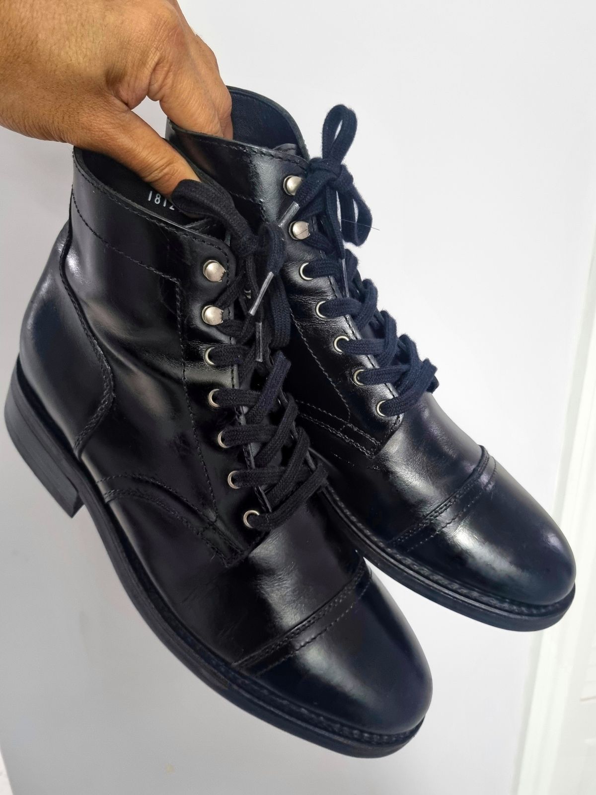 Photo by herculance on November 18, 2024 of the Thursday Black Thursday Chrome in Black Full Grain.