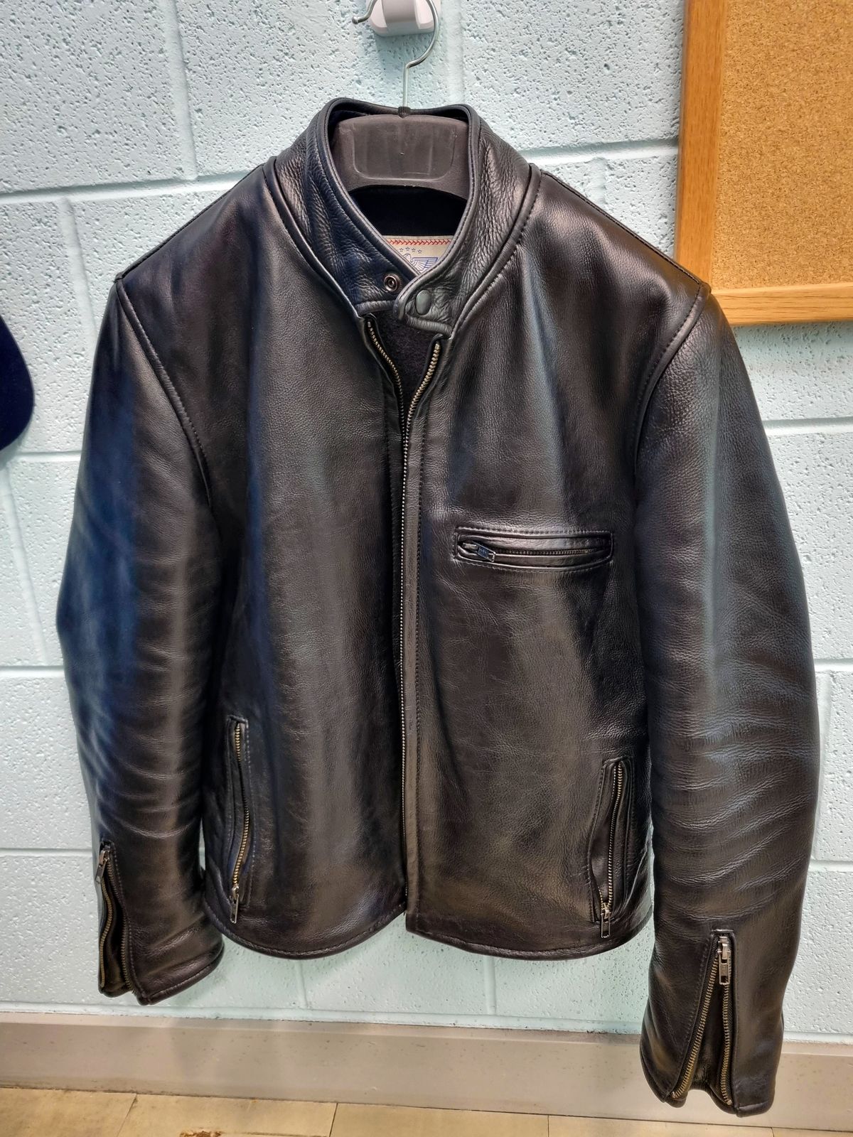 Photo by herculance on May 22, 2025 of the FiveStar Leather Custom Café Racer in FiveStar 1.4mm Steerhide & Wool Lining.