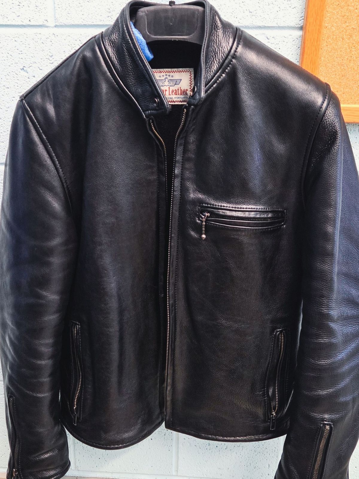 Photo by herculance on October 9, 2025 of the FiveStar Leather Custom Café Racer in FiveStar 1.4mm Steerhide Vegetable-Tanned & Wool Lining.