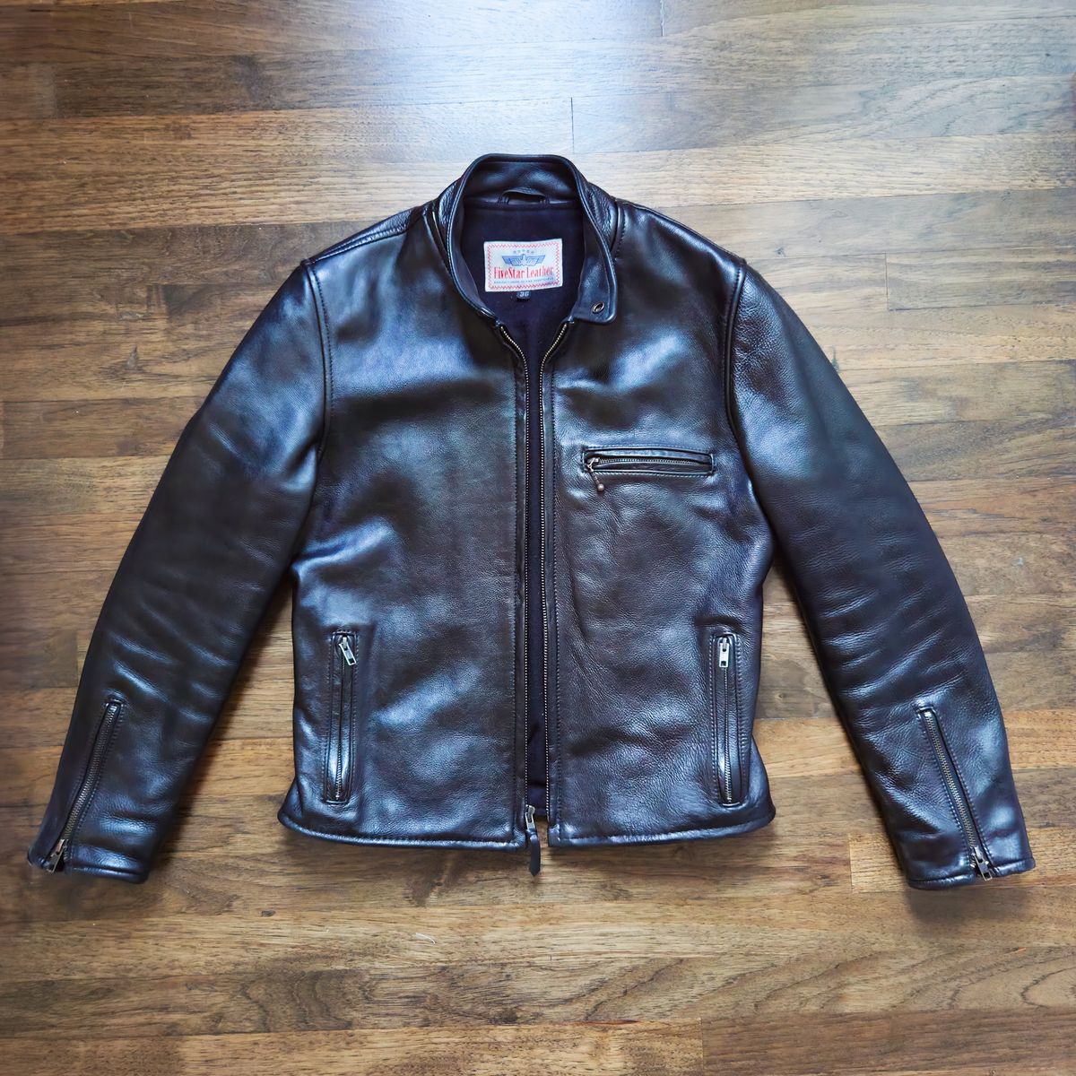 Photo by herculance on August 5, 2025 of the FiveStar Leather Custom Café Racer in FiveStar 1.4mm Steerhide Vegetable-Tanned & Wool Lining.