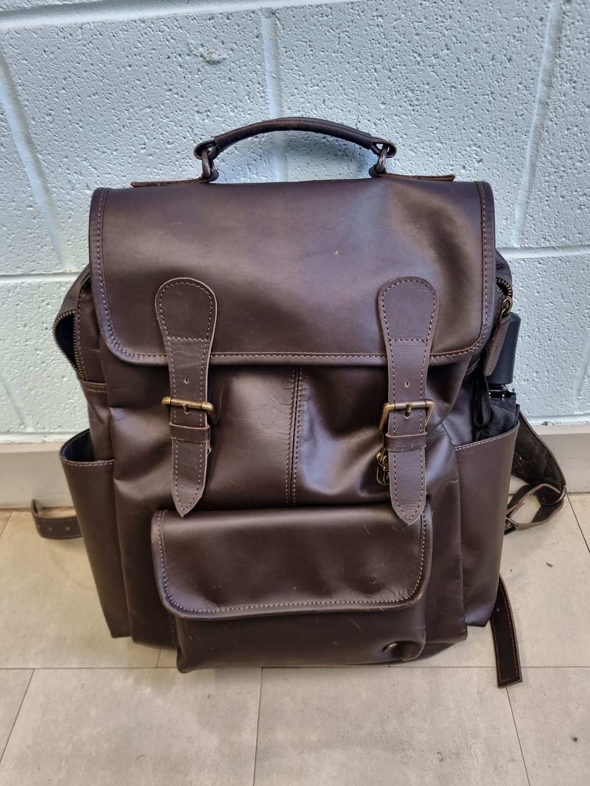 Photo by herculance on January 8, 2025 of the Mahi Leather The City Backpack in Vegetable-Tanned Indian Cowhide.