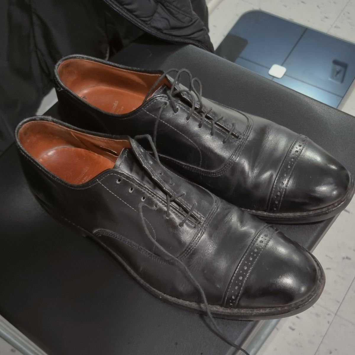 Photo by herculance on December 30, 2024 of the Allen Edmonds Park Avenue in Black Calfskin.