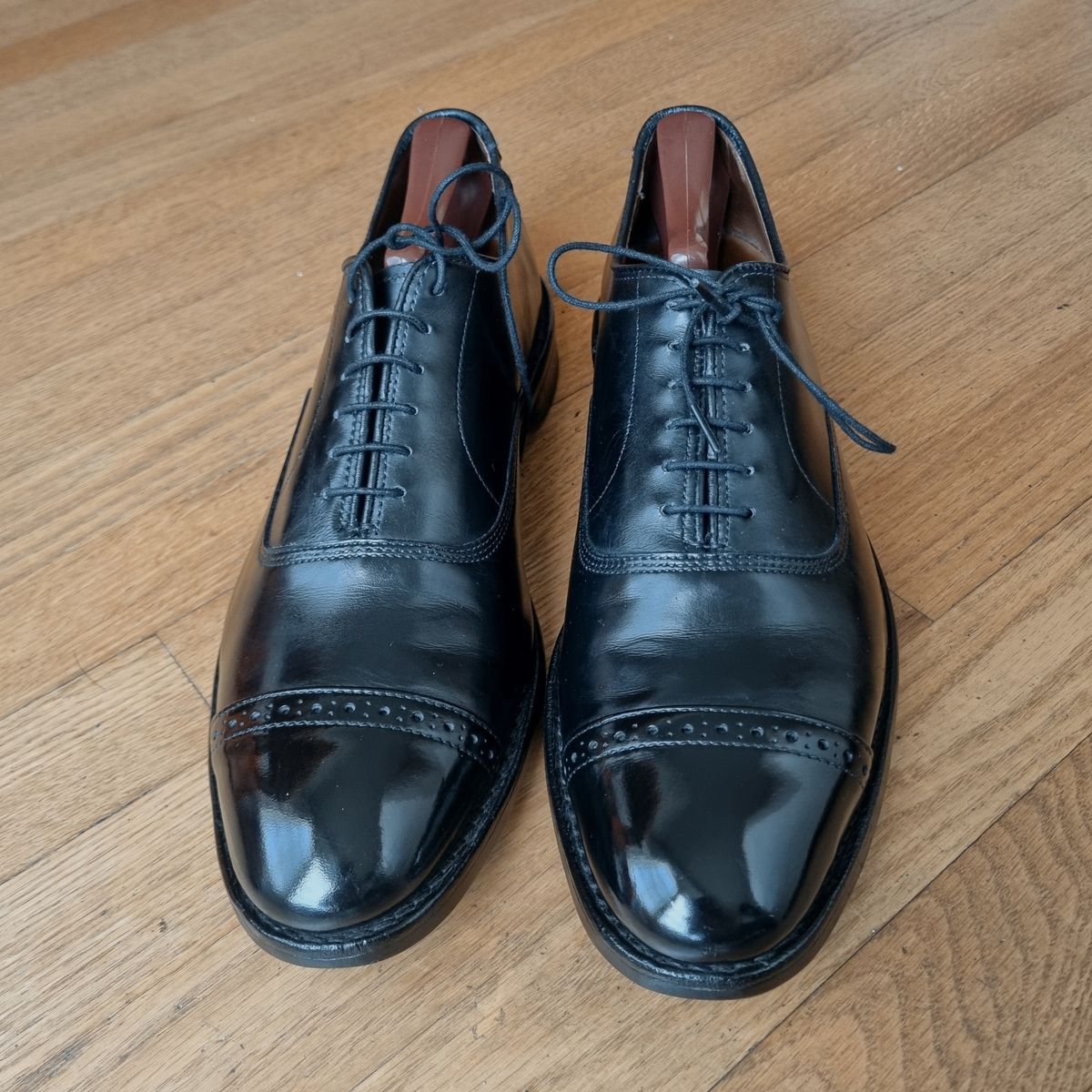 Photo by herculance on February 13, 2025 of the Allen Edmonds Park Avenue in Black Calfskin.