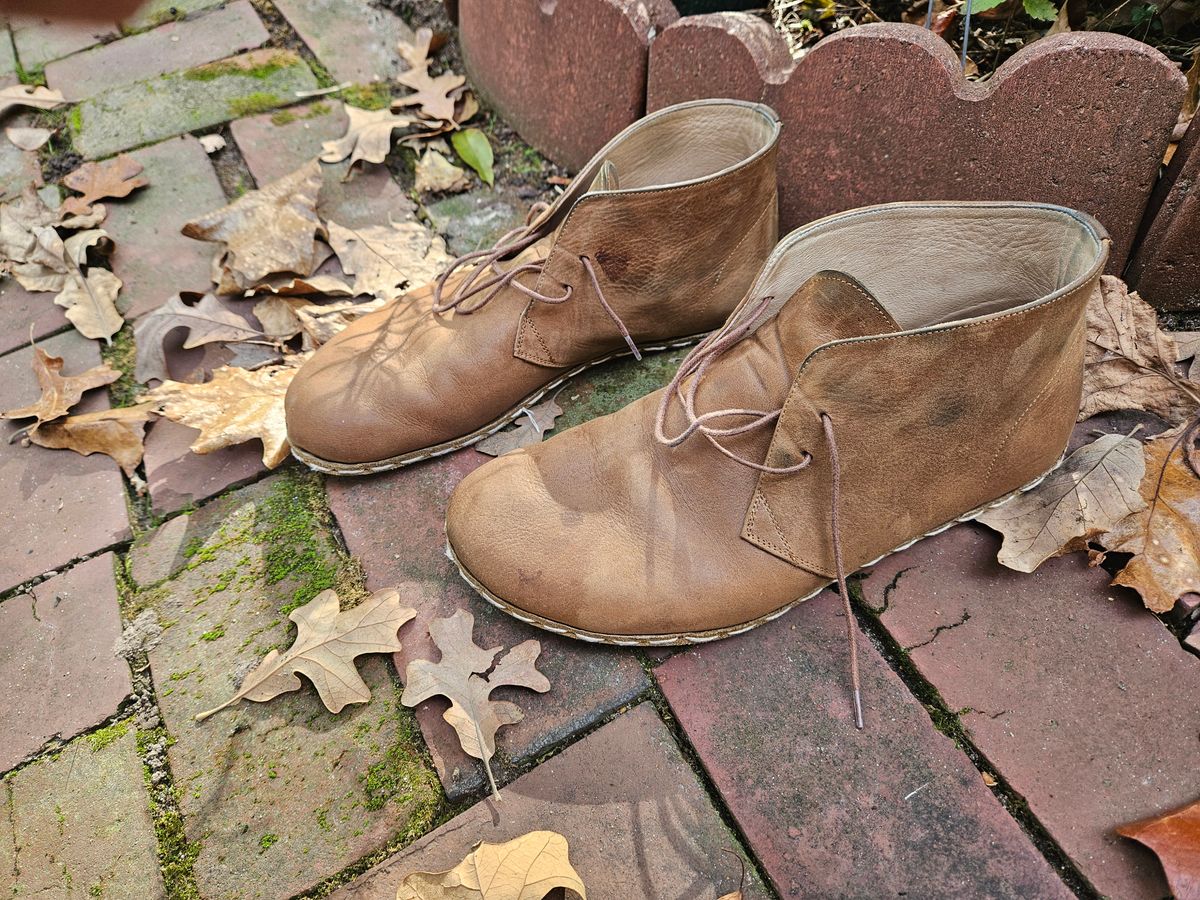 Photo by luekenator on November 4, 2025 of the Atlantis Handmade Shoes Oxford Barefoot Ankle Boots in Zaragoza Brown.