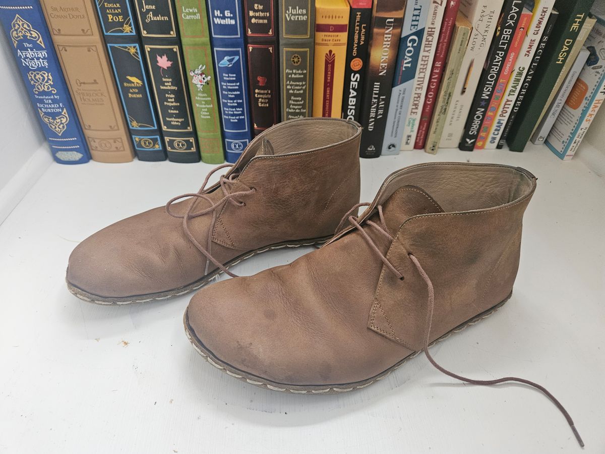 Photo by luekenator on December 2, 2025 of the Atlantis Handmade Shoes Oxford Barefoot Ankle Boots in Zaragoza Brown.