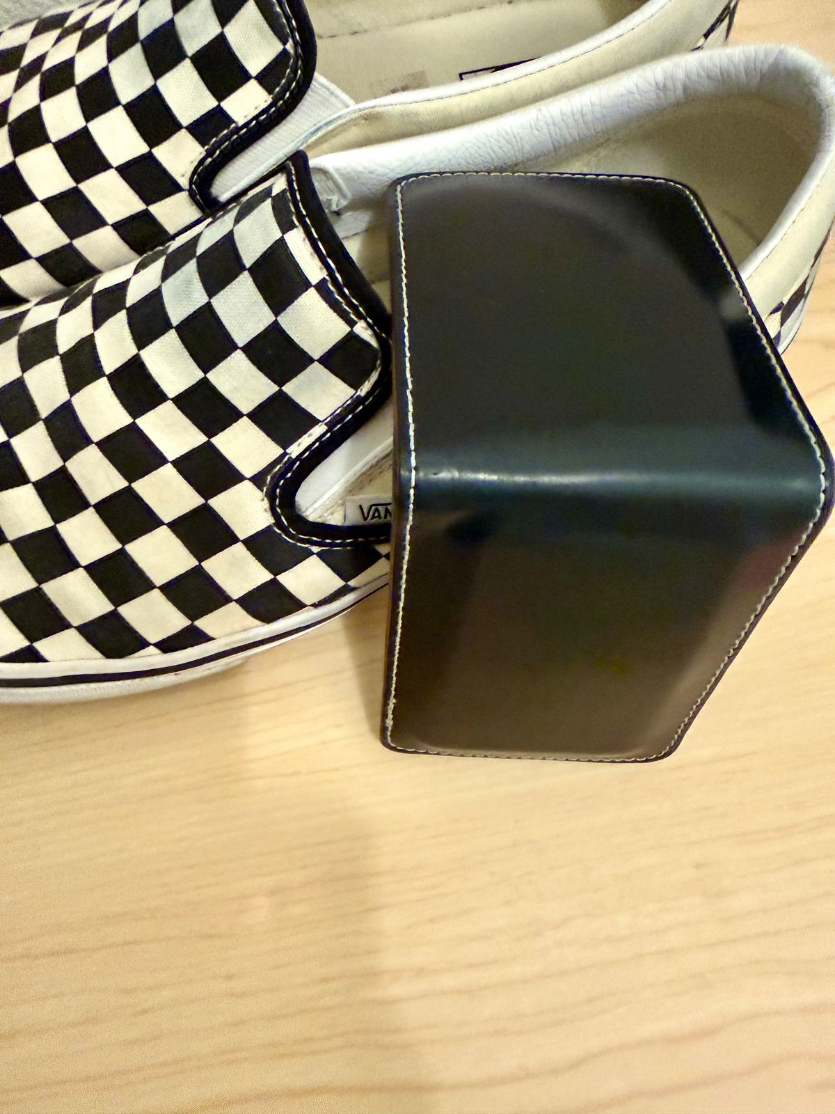 Photo by wk on November 6, 2025 of the Guarded Goods Stronghold Wallet in Navy Shell Cordovan and Navy Cypress Horsehide Horween (USA.