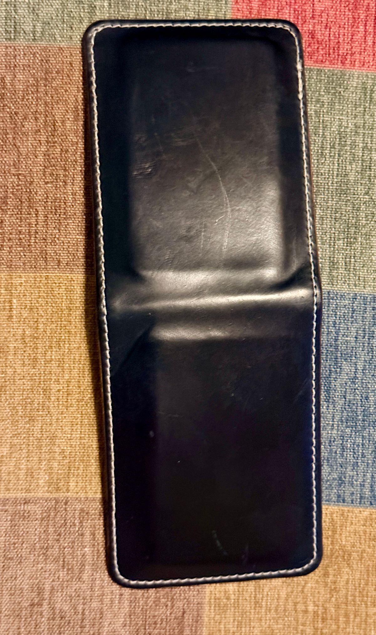 Photo by wk on January 6, 2026 of the Guarded Goods Stronghold Wallet in Navy Shell Cordovan and Navy Cypress Horsehide Horween (USA.