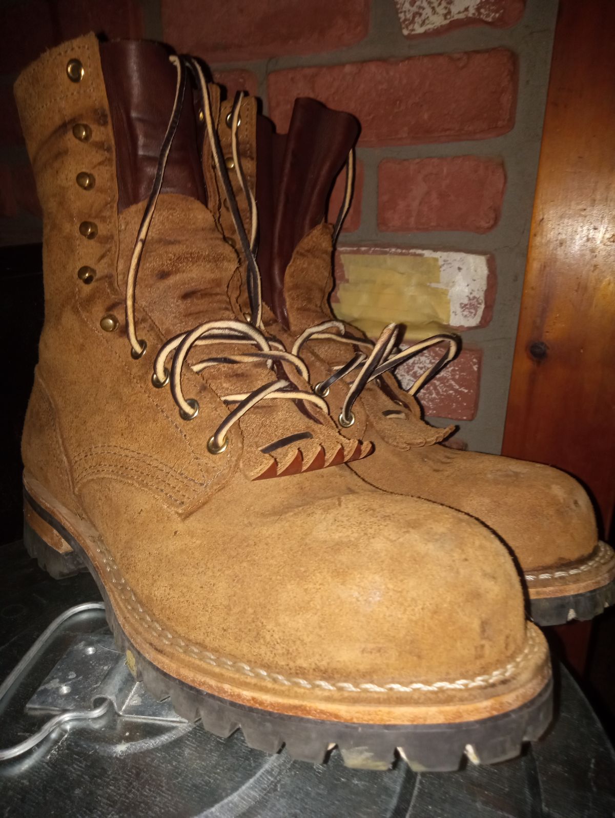 Photo by bootsndogs on October 13, 2024 of the Nicks BuilderPro in Seidel 1964 Brown Roughout.