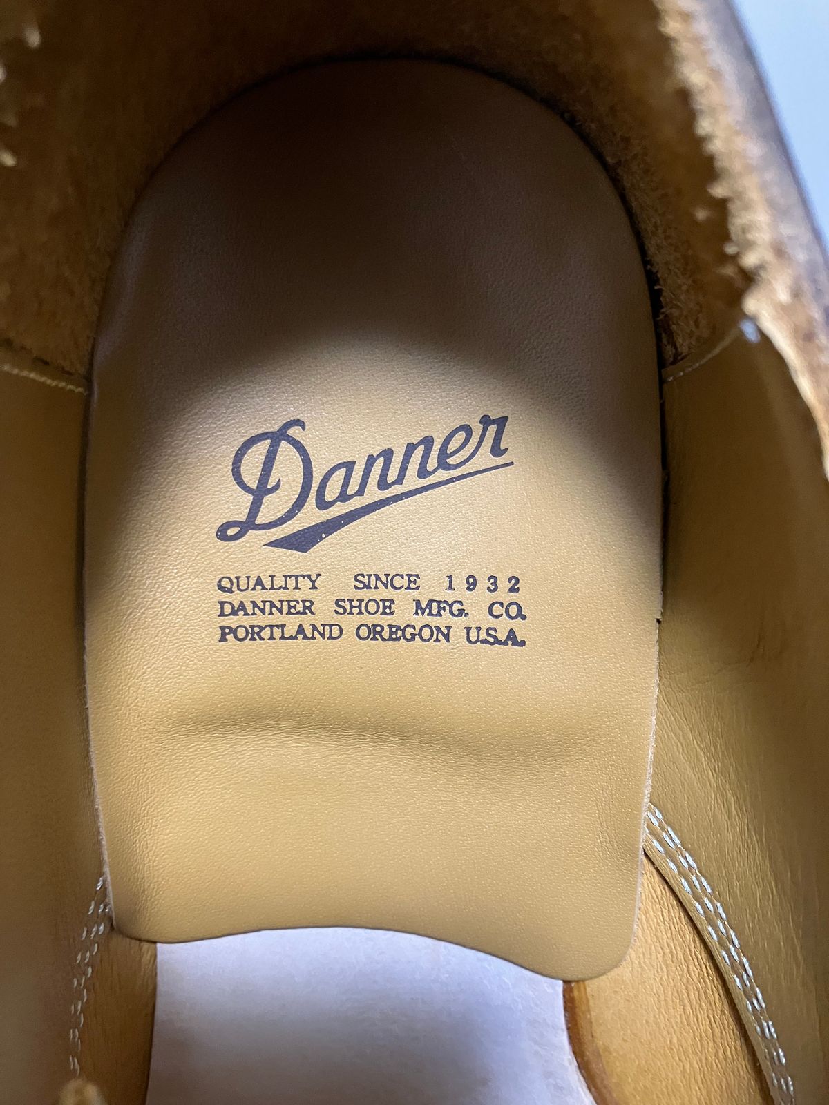 Photo by maru on September 16, 2024 of the Danner Moreland Oxford in Horween Black Chromexcel.