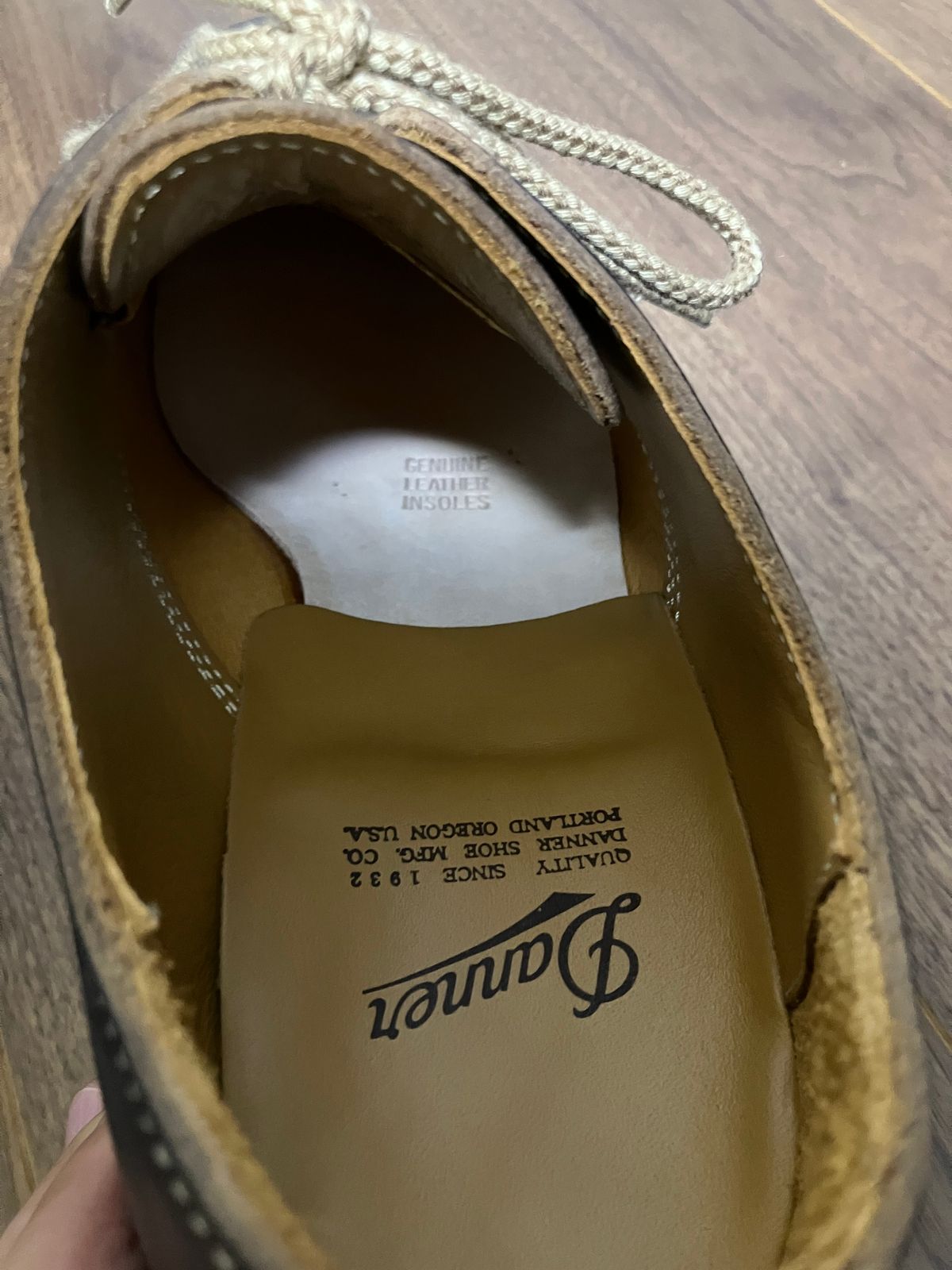 Photo by maru on September 16, 2024 of the Danner Moreland Oxford in Horween Black Chromexcel.