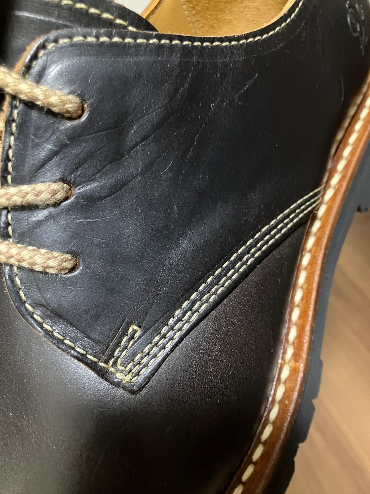 Photo by maru on September 16, 2024 of the Danner Moreland Oxford in Horween Black Chromexcel.
