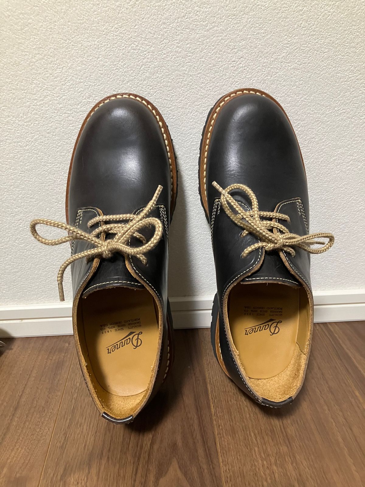 Photo by maru on September 16, 2024 of the Danner Moreland Oxford in Horween Black Chromexcel.