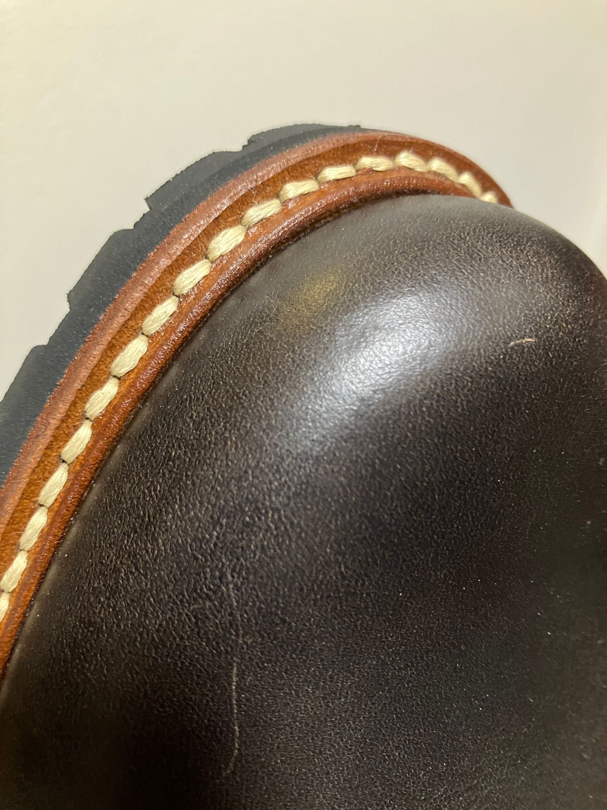 Photo by maru on September 16, 2024 of the Danner Moreland Oxford in Horween Black Chromexcel.
