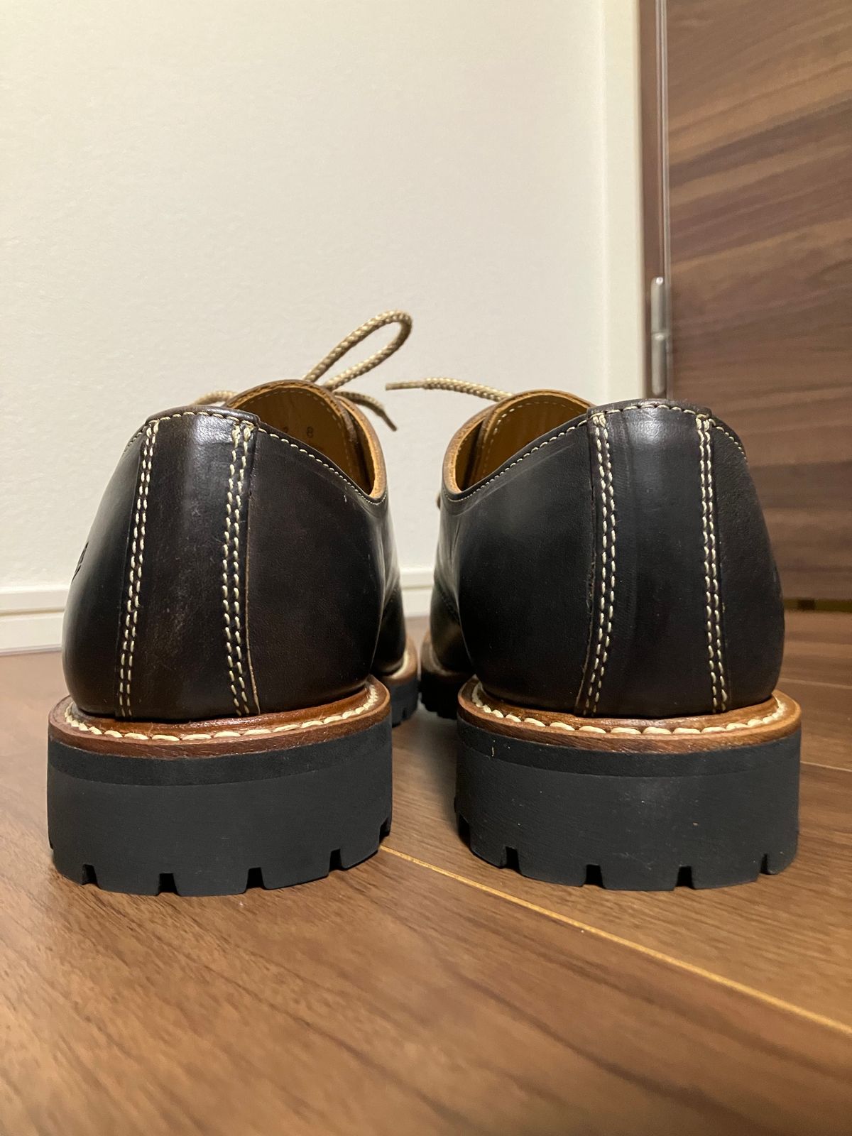 Photo by maru on September 16, 2024 of the Danner Moreland Oxford in Horween Black Chromexcel.
