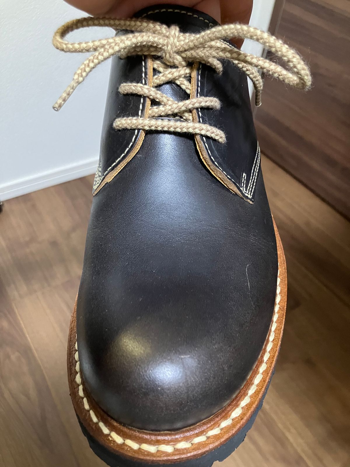 Photo by maru on September 16, 2024 of the Danner Moreland Oxford in Horween Black Chromexcel.