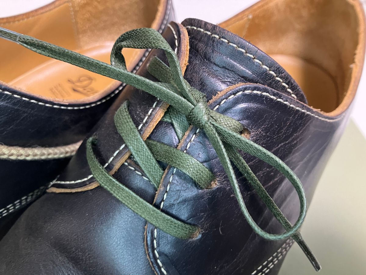 Photo by maru on December 4, 2024 of the Danner Moreland Oxford in Horween Black Chromexcel.
