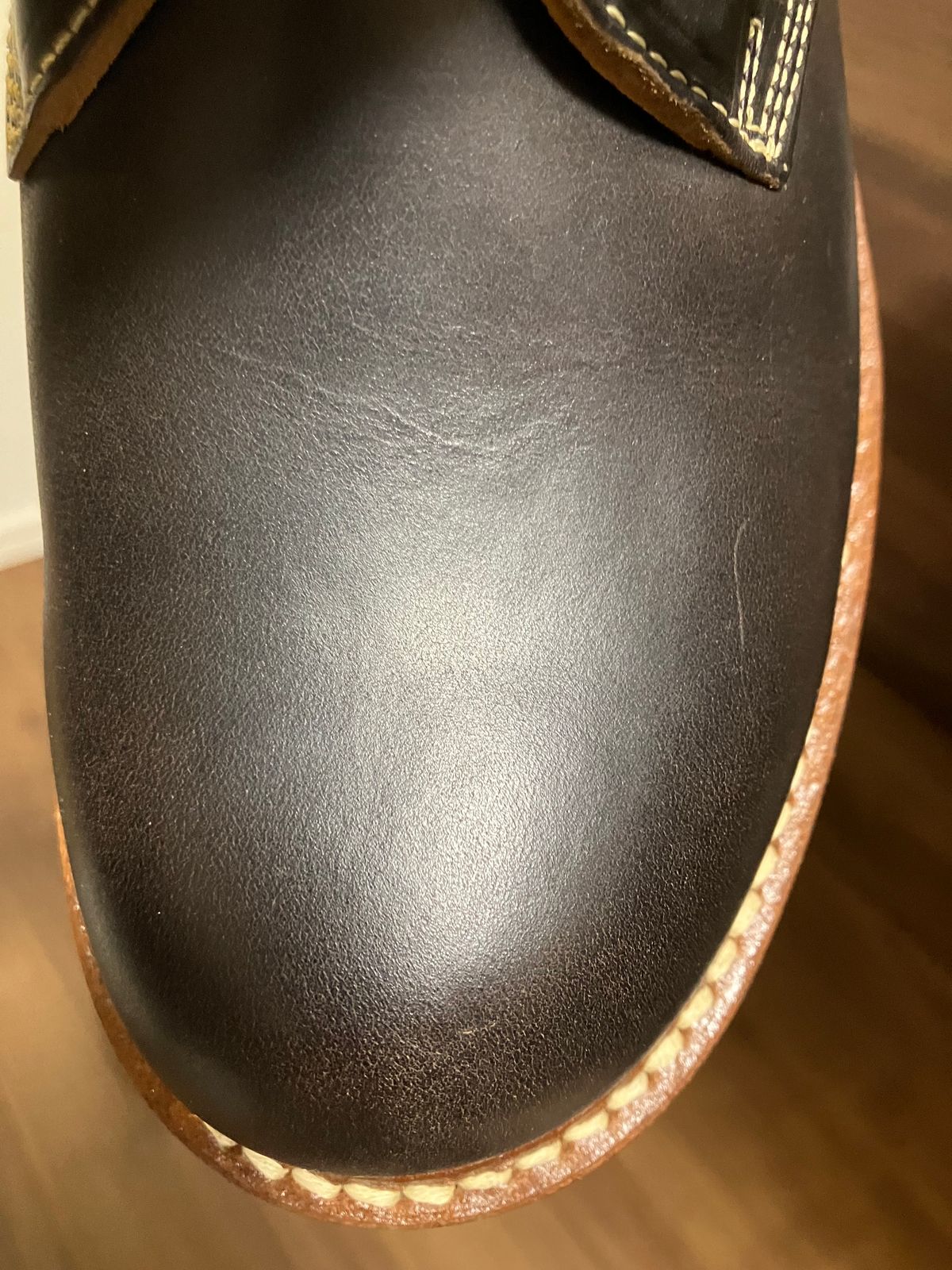 Photo by maru on September 16, 2024 of the Danner Moreland Oxford in Horween Black Chromexcel.
