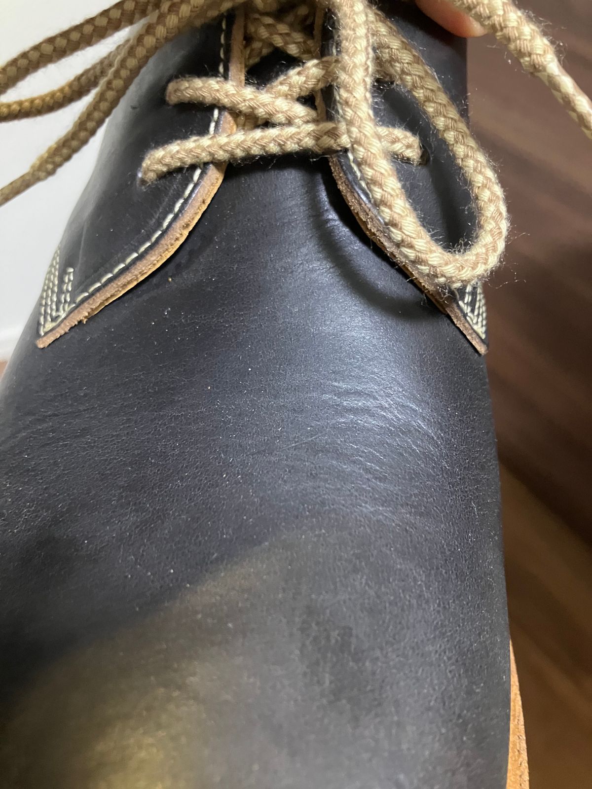 Photo by maru on September 16, 2024 of the Danner Moreland Oxford in Horween Black Chromexcel.