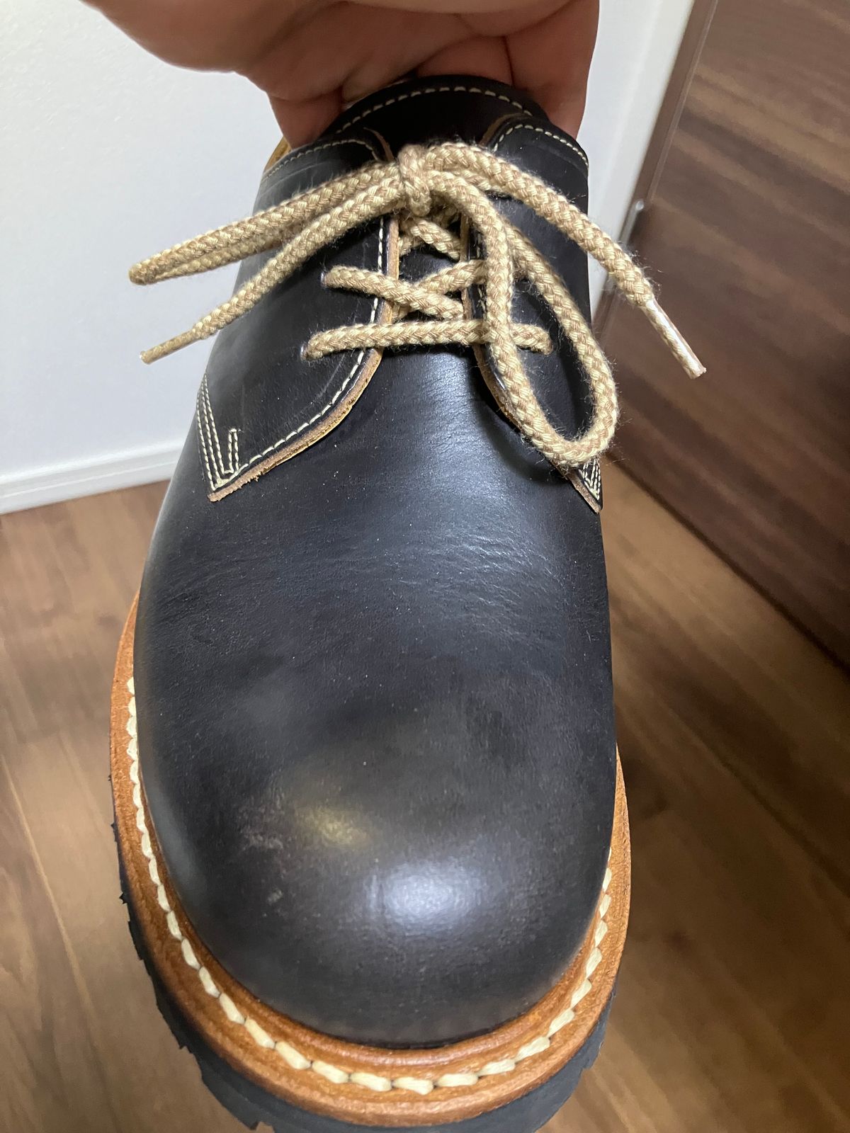 Photo by maru on September 16, 2024 of the Danner Moreland Oxford in Horween Black Chromexcel.