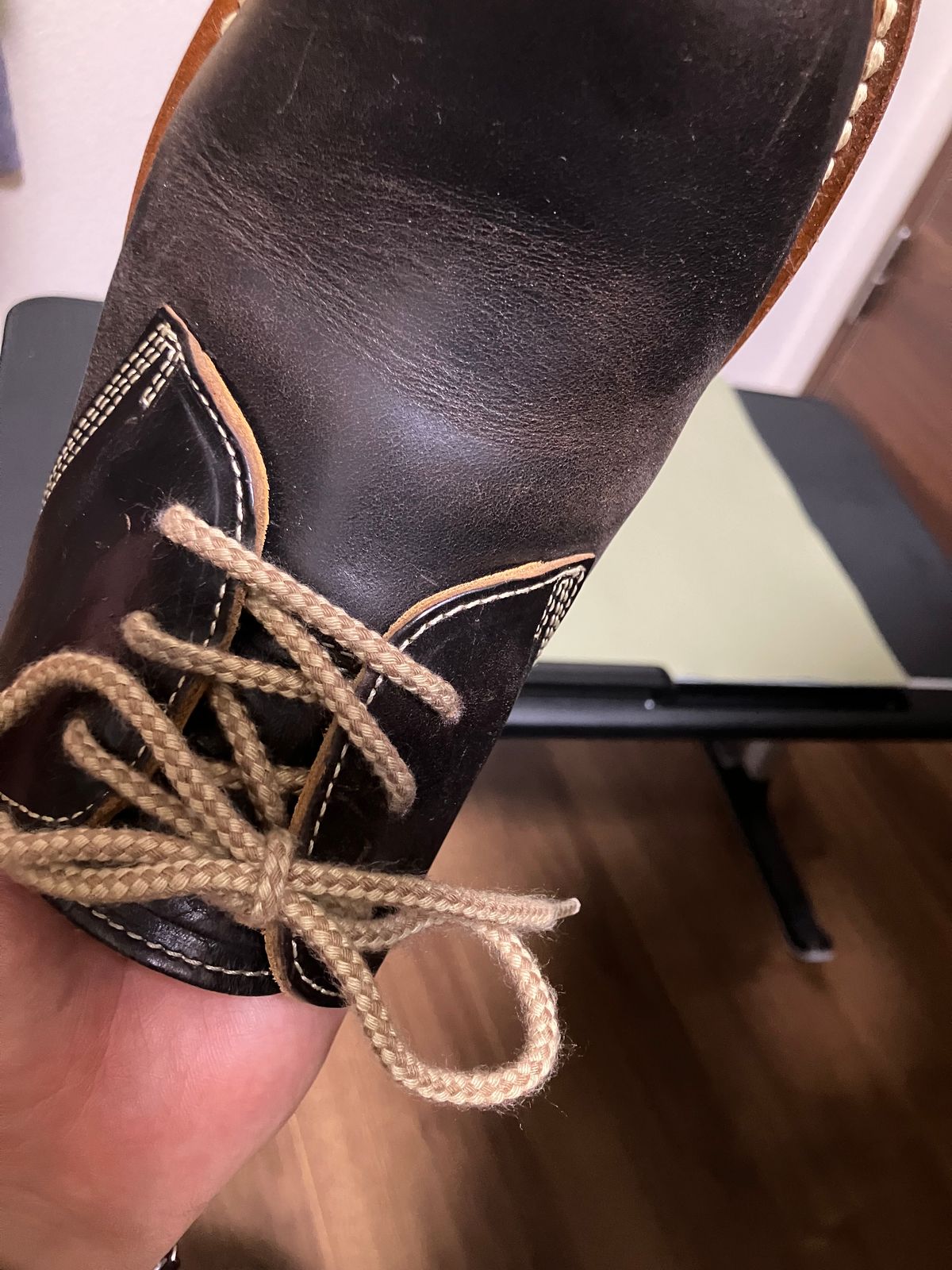 Photo by maru on October 6, 2024 of the Danner Moreland Oxford in Horween Black Chromexcel.