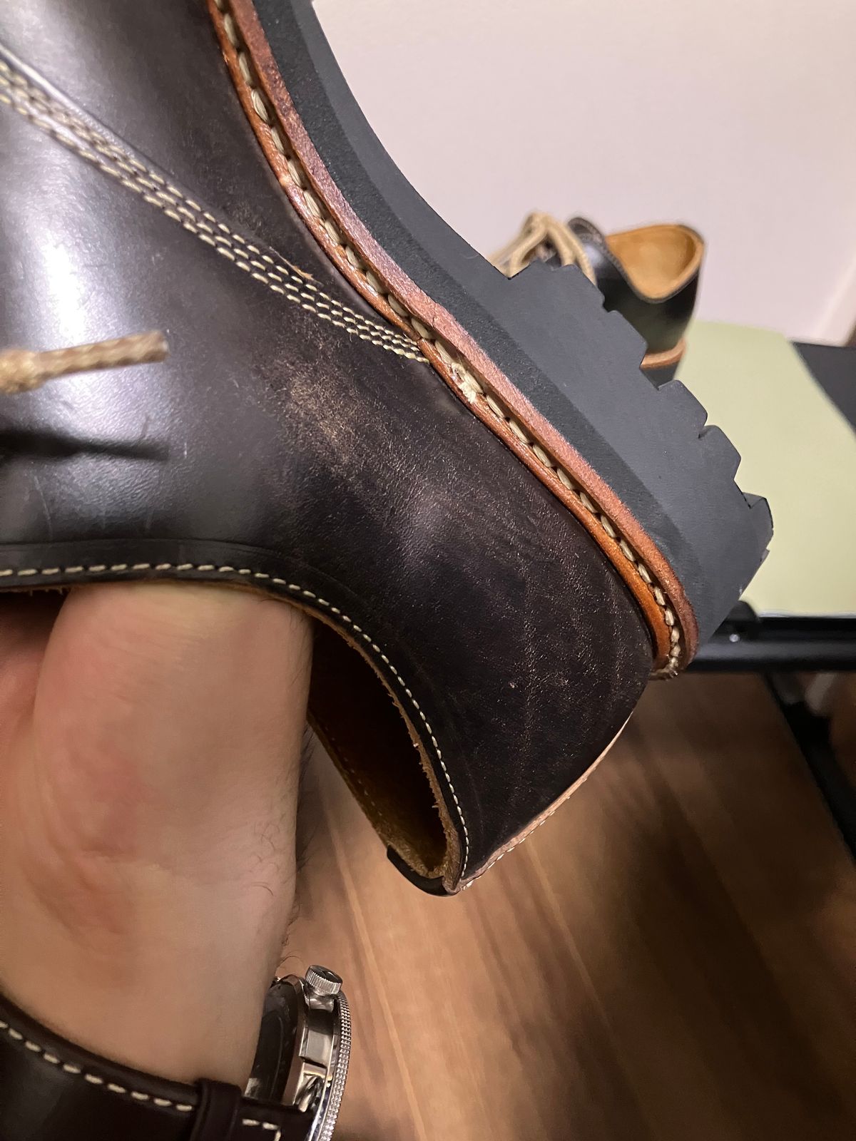 Photo by maru on October 6, 2024 of the Danner Moreland Oxford in Horween Black Chromexcel.