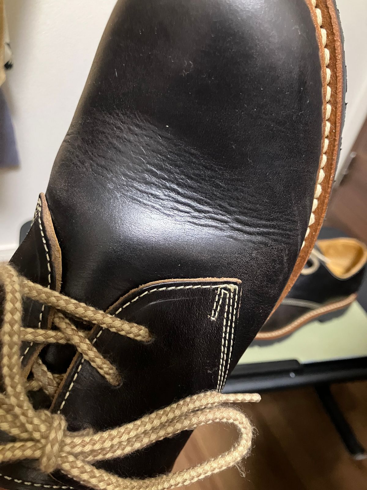 Photo by maru on October 6, 2024 of the Danner Moreland Oxford in Horween Black Chromexcel.
