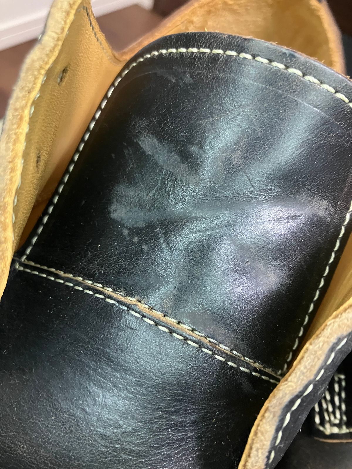 Photo by maru on October 6, 2024 of the Danner Moreland Oxford in Horween Black Chromexcel.