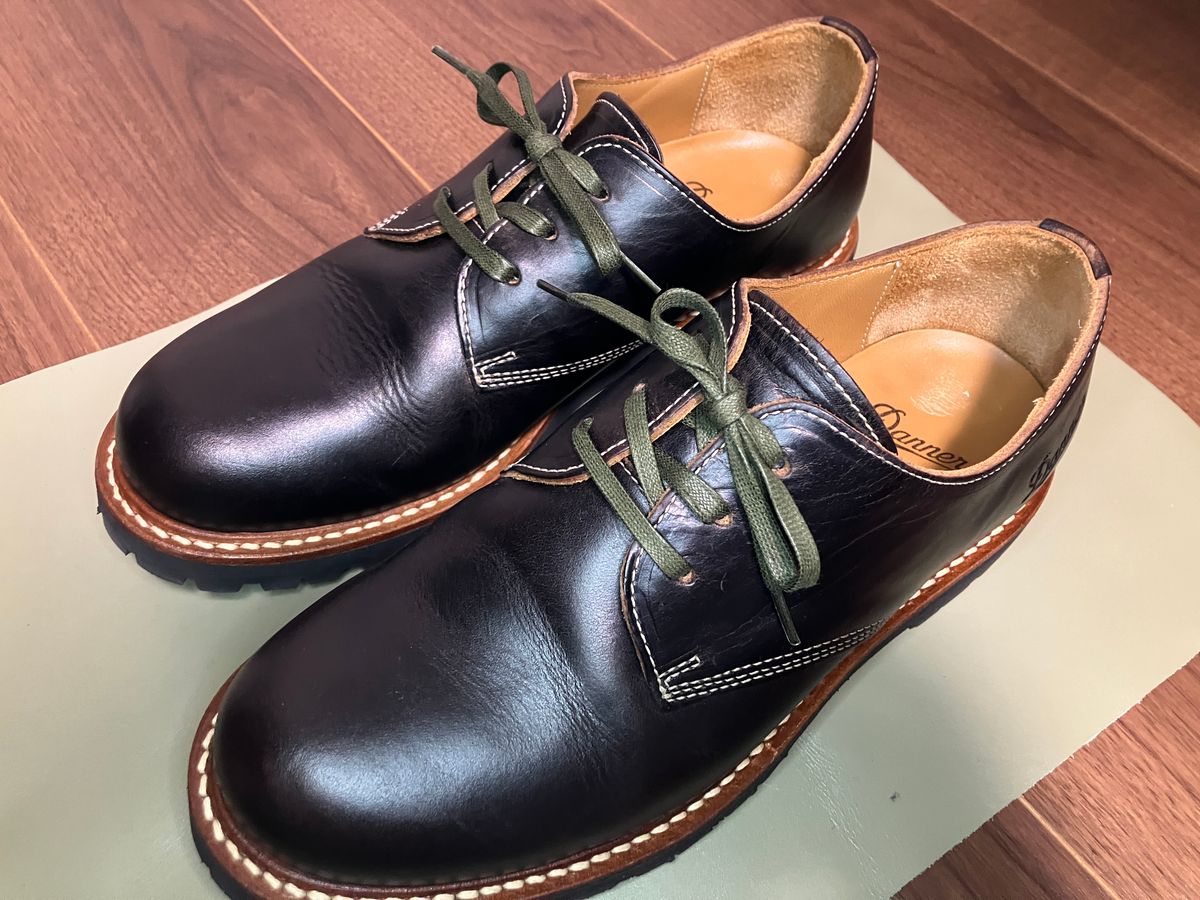 Photo by maru on December 8, 2024 of the Danner Moreland Oxford in Horween Black Chromexcel.